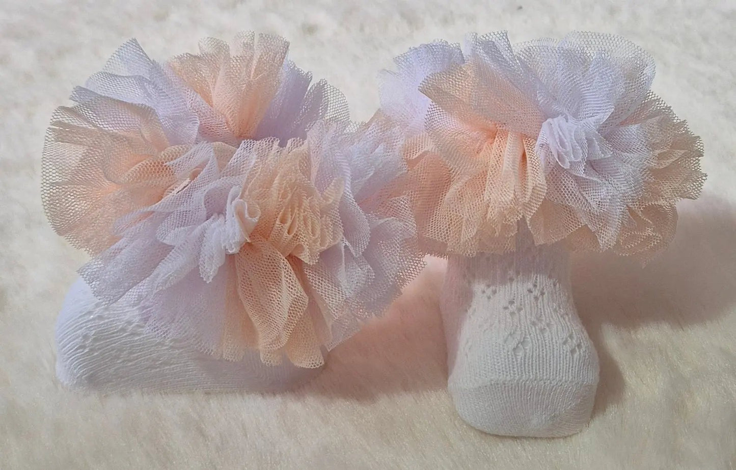 Chaussons bébé fille avec pompons en tulle – blancs et rose poudré Au palais des rêves