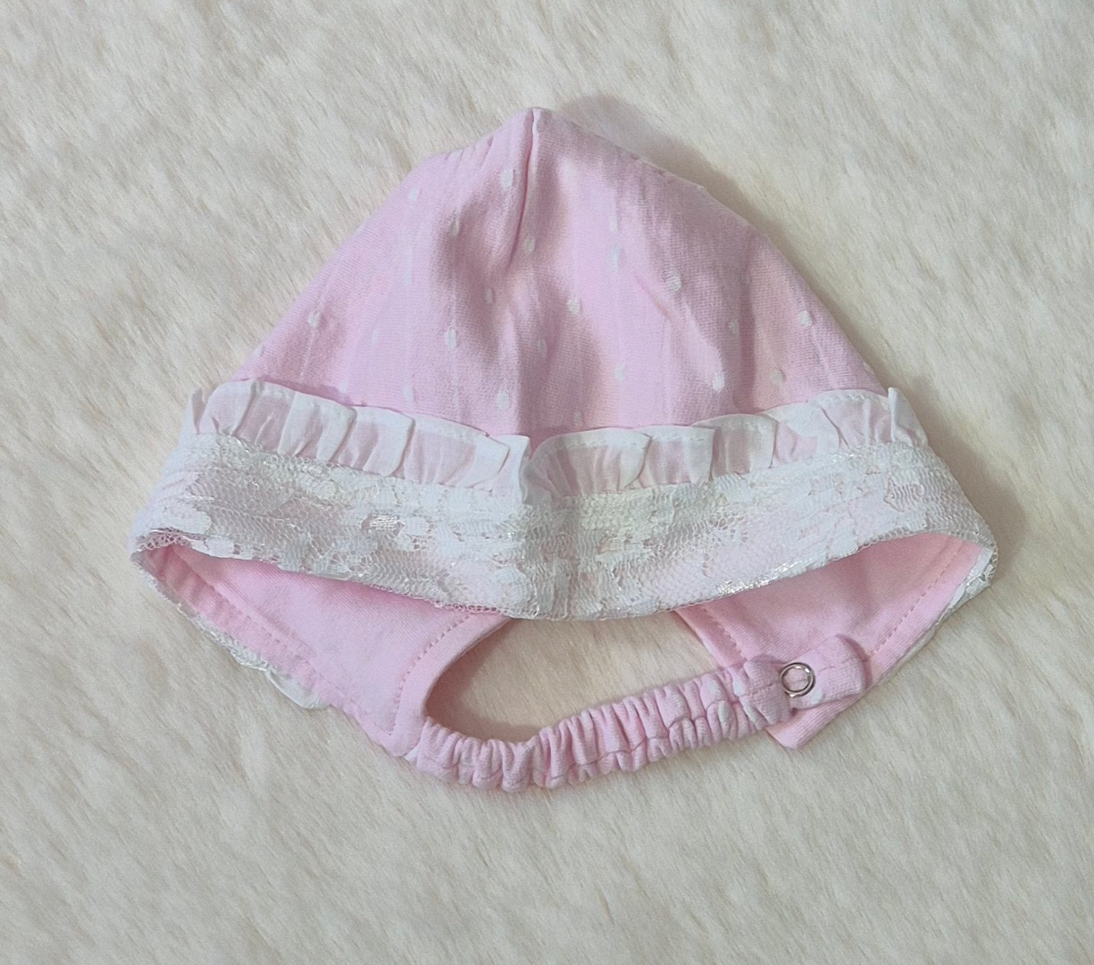 Grenouillère bébé fille rose à pois avec col dentelle + bonnet assorti Au palais des rêves