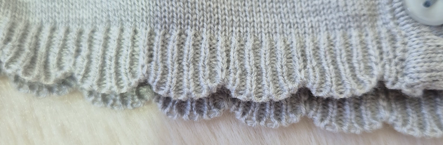 Gilet bébé en tricot gris clair Au palais des rêves