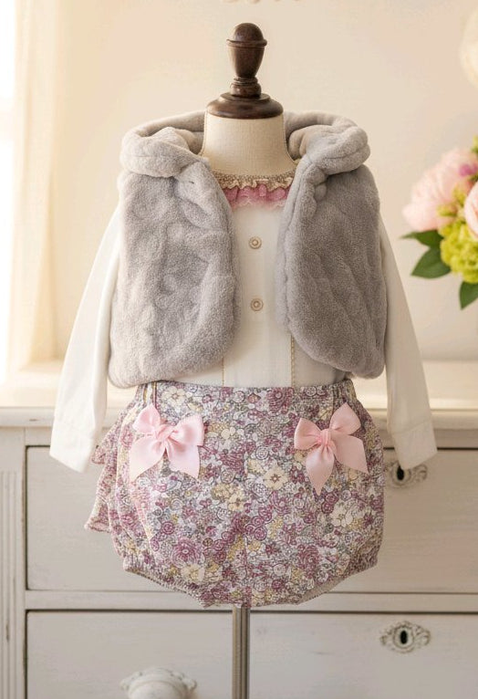 Barboteuse bébé fille chic avec gilet en fausse fourrure et nœuds roses