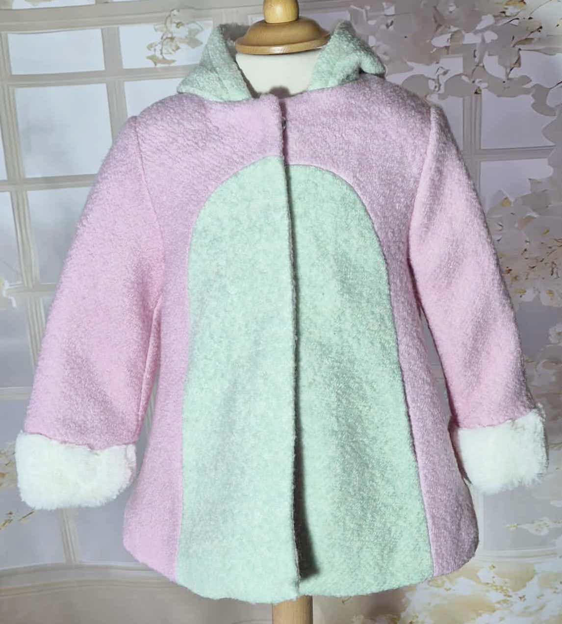 Manteau fille licorne pastel avec capuche et corne magique Au palais des rêves