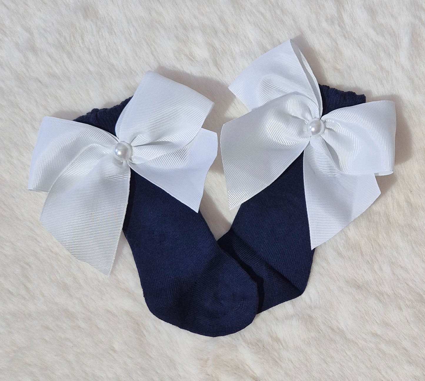 Chaussettes bébé fille avec grand nœud et perle – disponibles en plusieurs couleurs Au palais des rêves