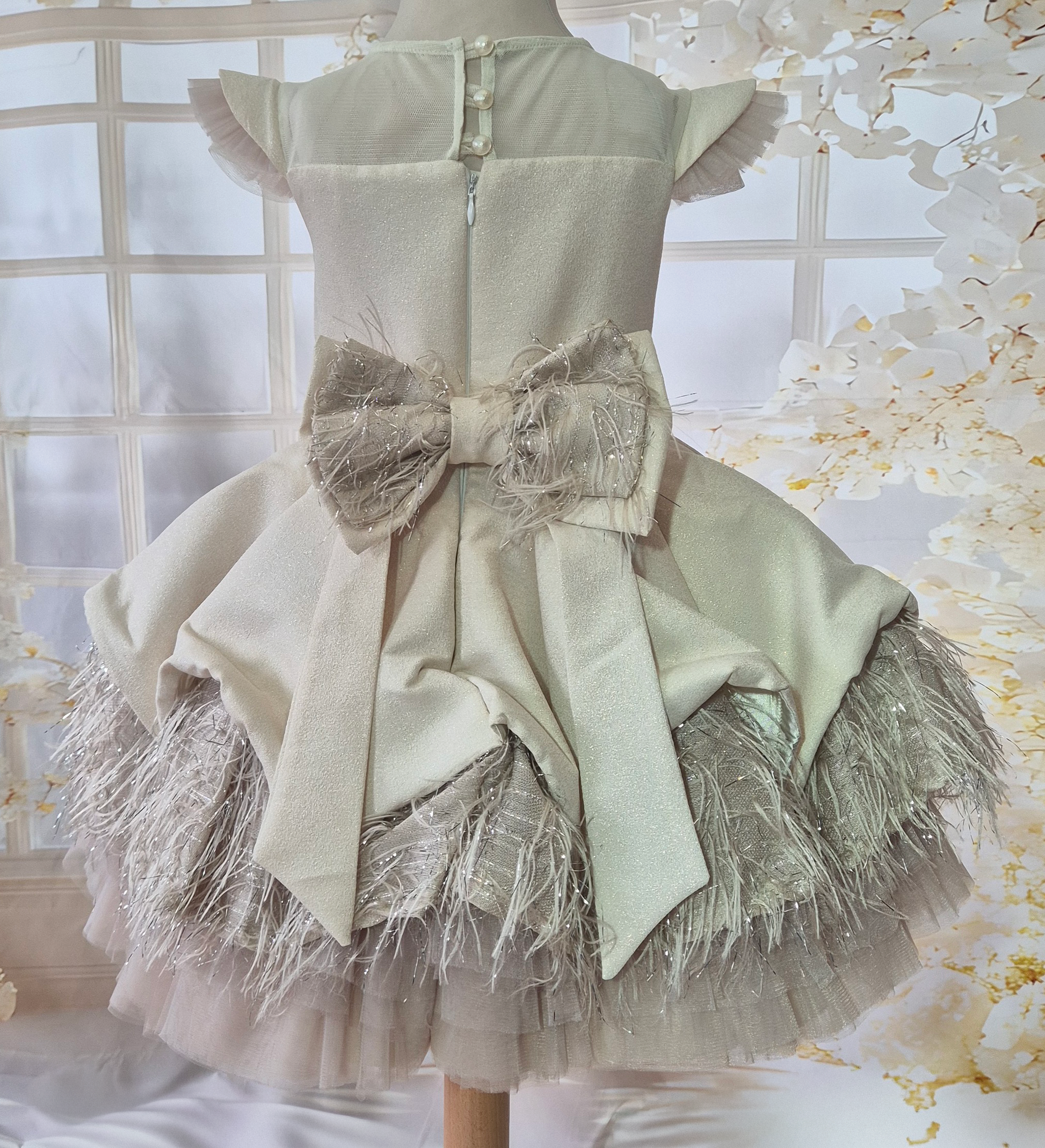 Robe de cérémonie fille avec plumes et tulle Au palais des rêves