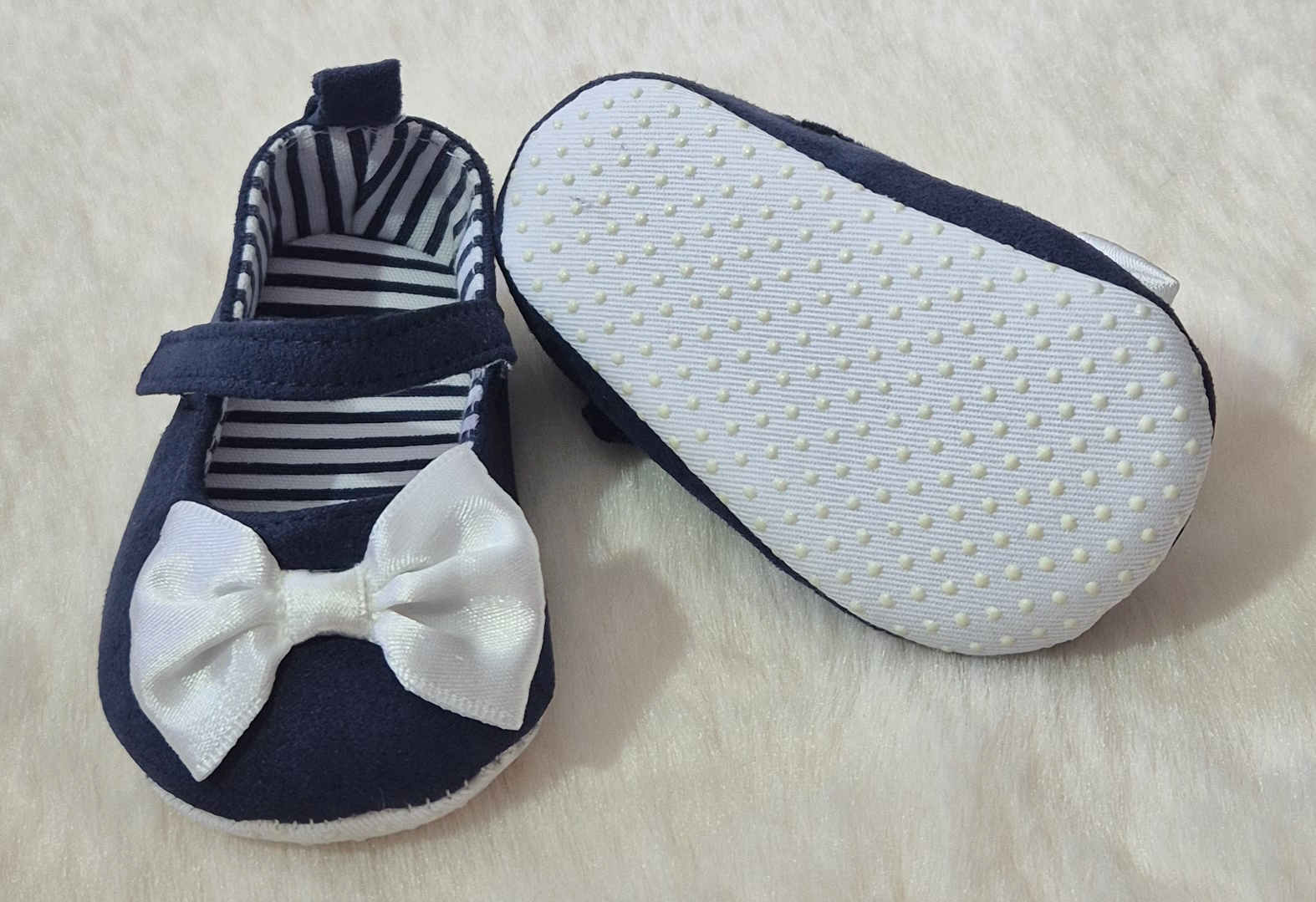 Chaussures bébé fille avec nœud roses ou bleu marine Au palais des rêves