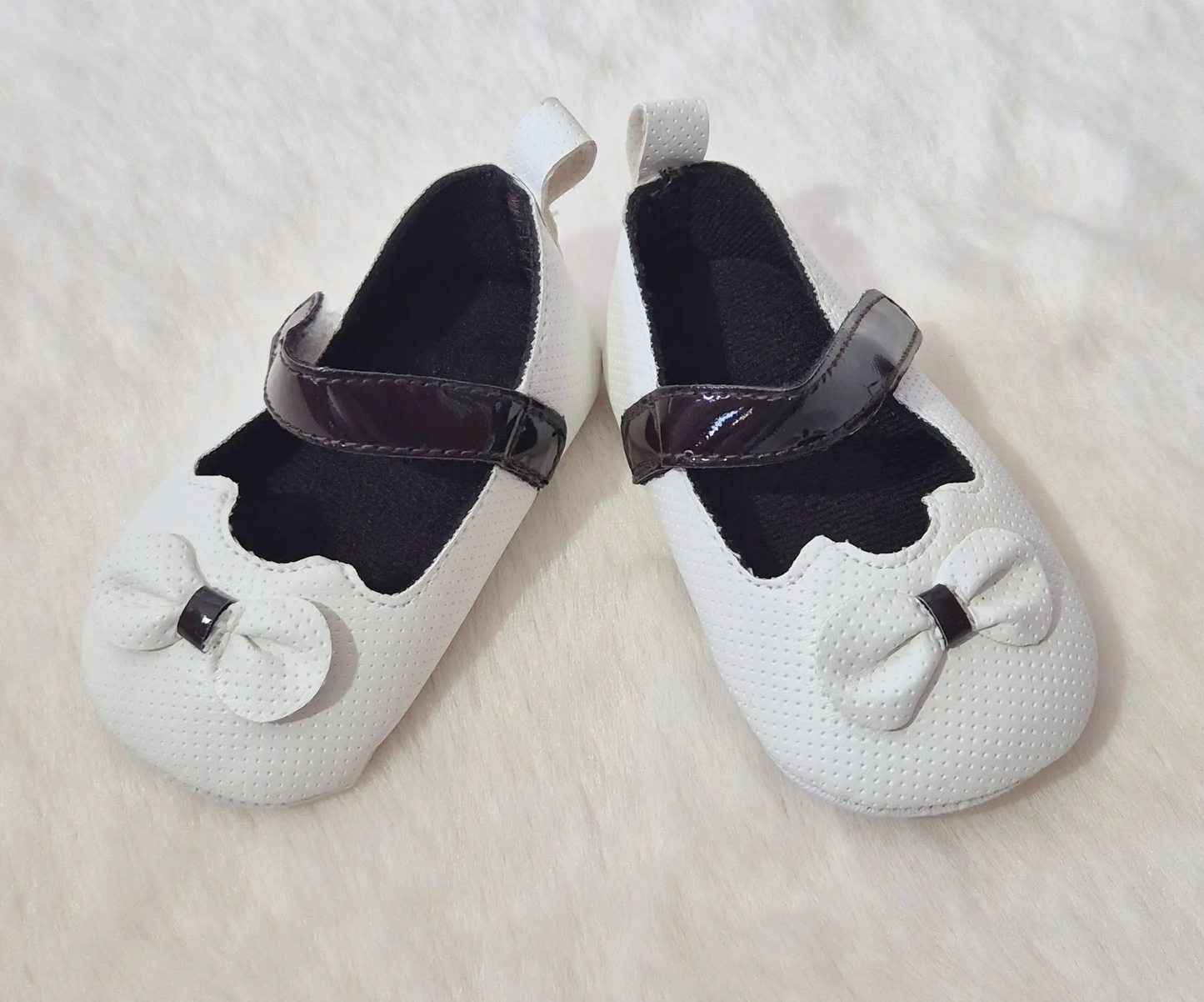 Chaussures élégantes blanches ou roses bébé fille avec nœud Au palais des rêves