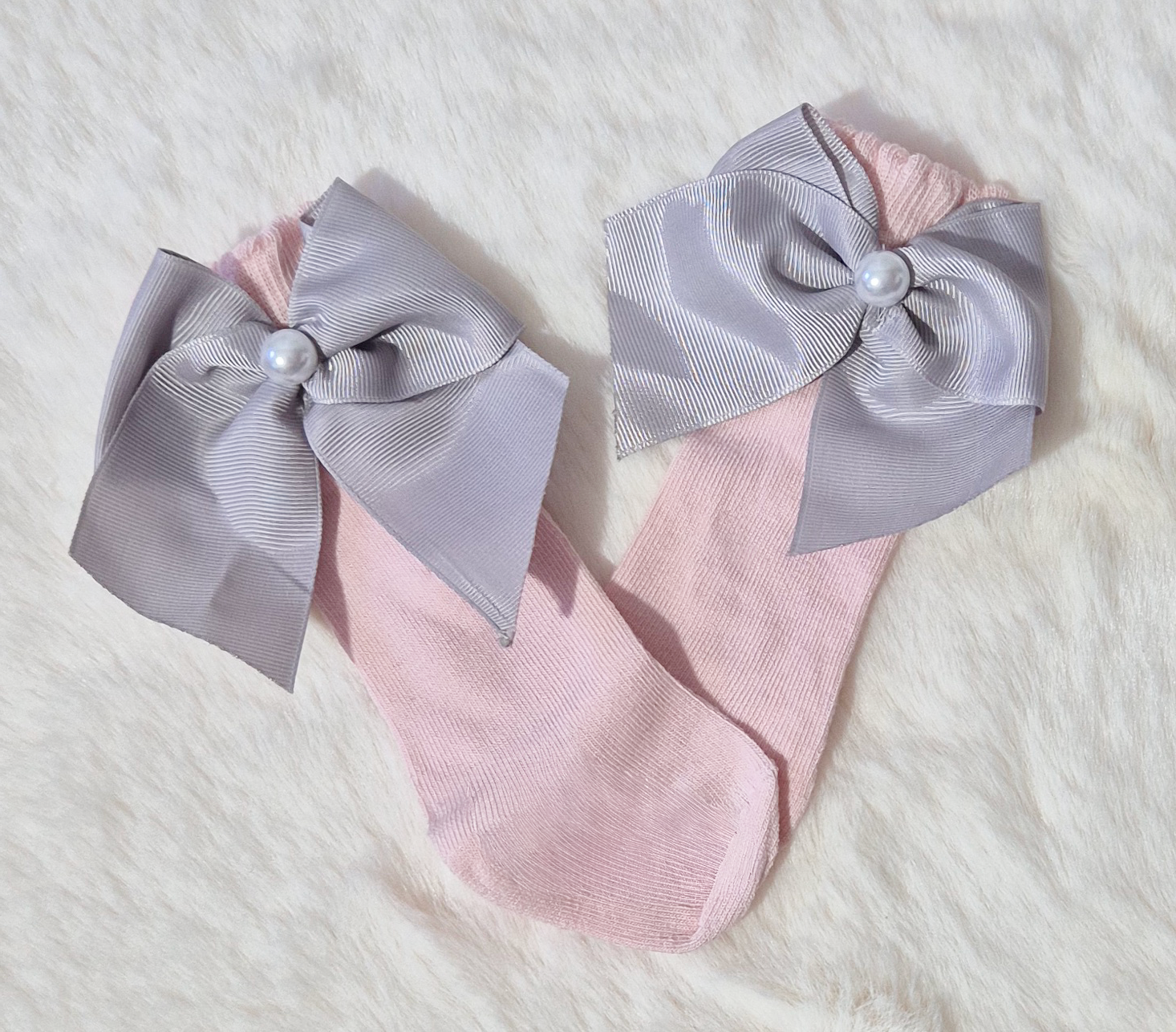 Chaussettes bébé fille avec grand nœud et perle – disponibles en plusieurs couleurs Au palais des rêves