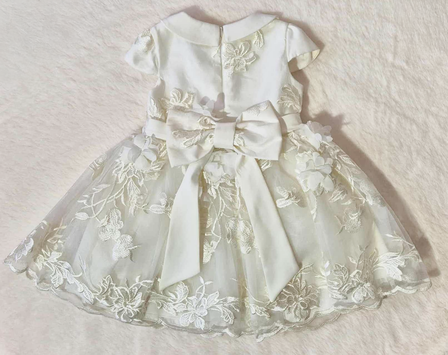 Robe de baptême bébé fille blanche avec fleurs brodées et bandeau assorti Au palais des rêves