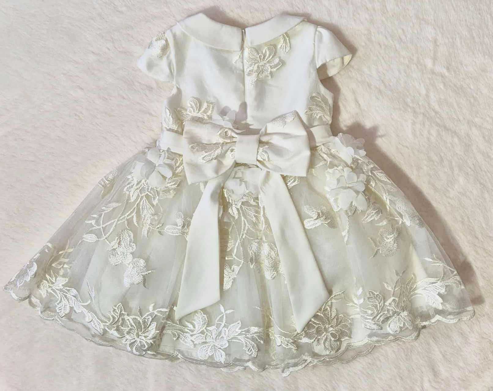 Robe de baptême bébé fille blanche avec fleurs brodées et bandeau assorti Au palais des rêves