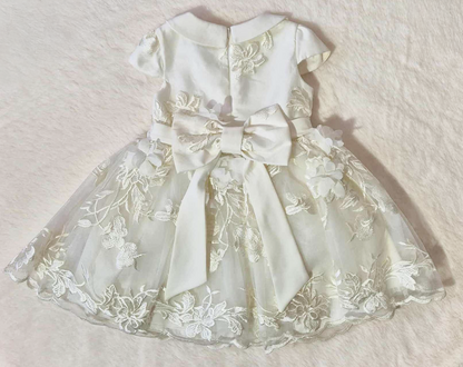 Robe de baptême bébé fille blanche avec fleurs brodées et bandeau assorti Au palais des rêves