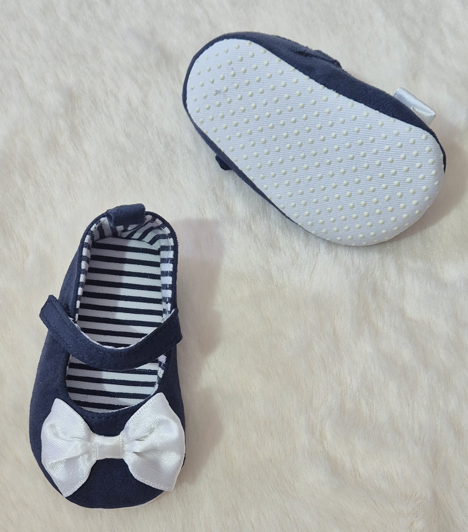 Chaussures bébé fille avec nœud roses ou bleu marine Au palais des rêves