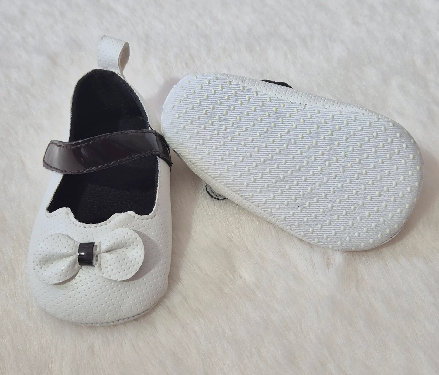 Chaussures élégantes blanches ou roses bébé fille avec nœud Au palais des rêves