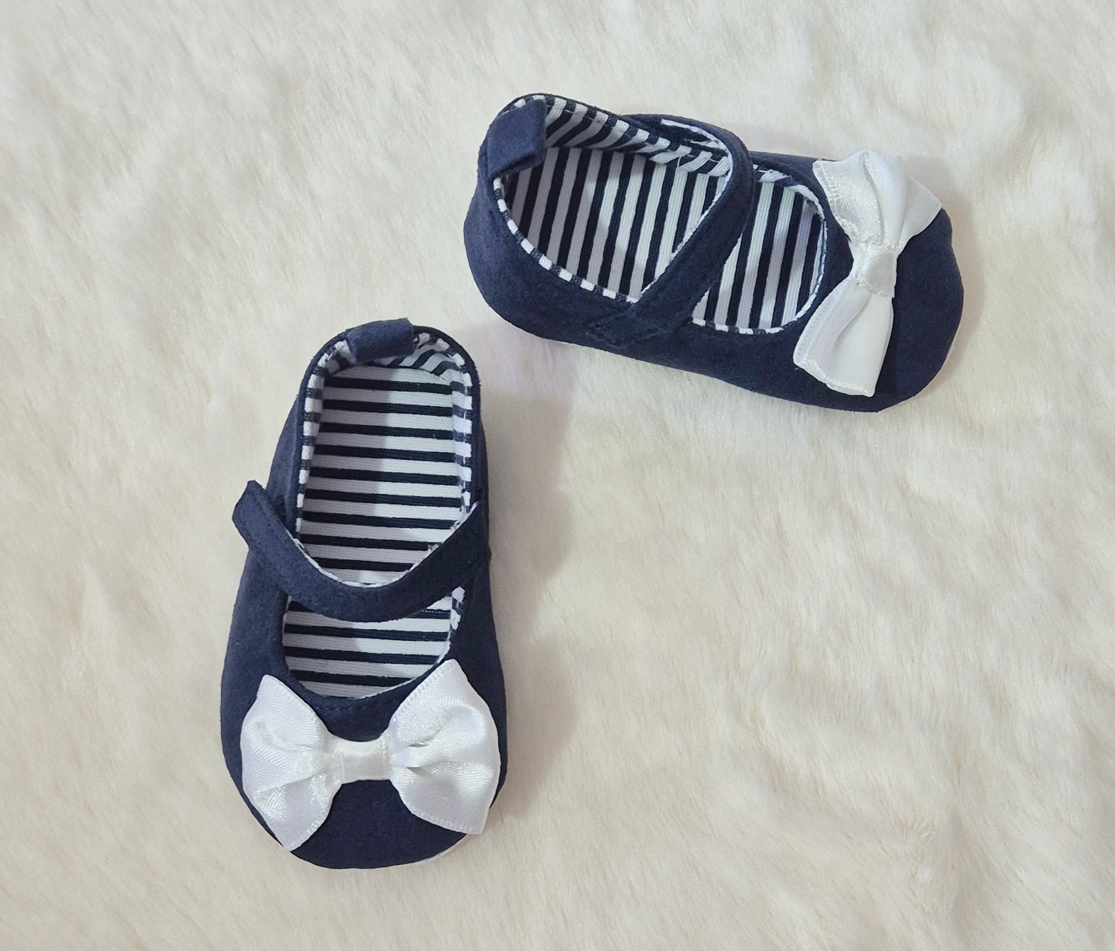 Chaussures bébé fille avec nœud roses ou bleu marine Au palais des rêves