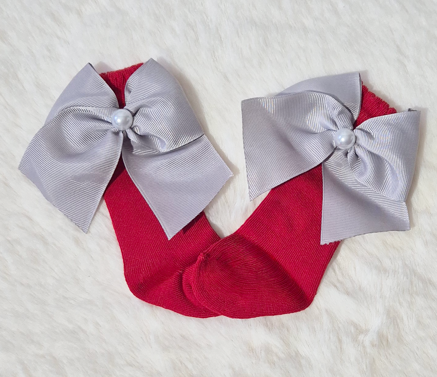 Chaussettes bébé fille avec grand nœud et perle – disponibles en plusieurs couleurs Au palais des rêves