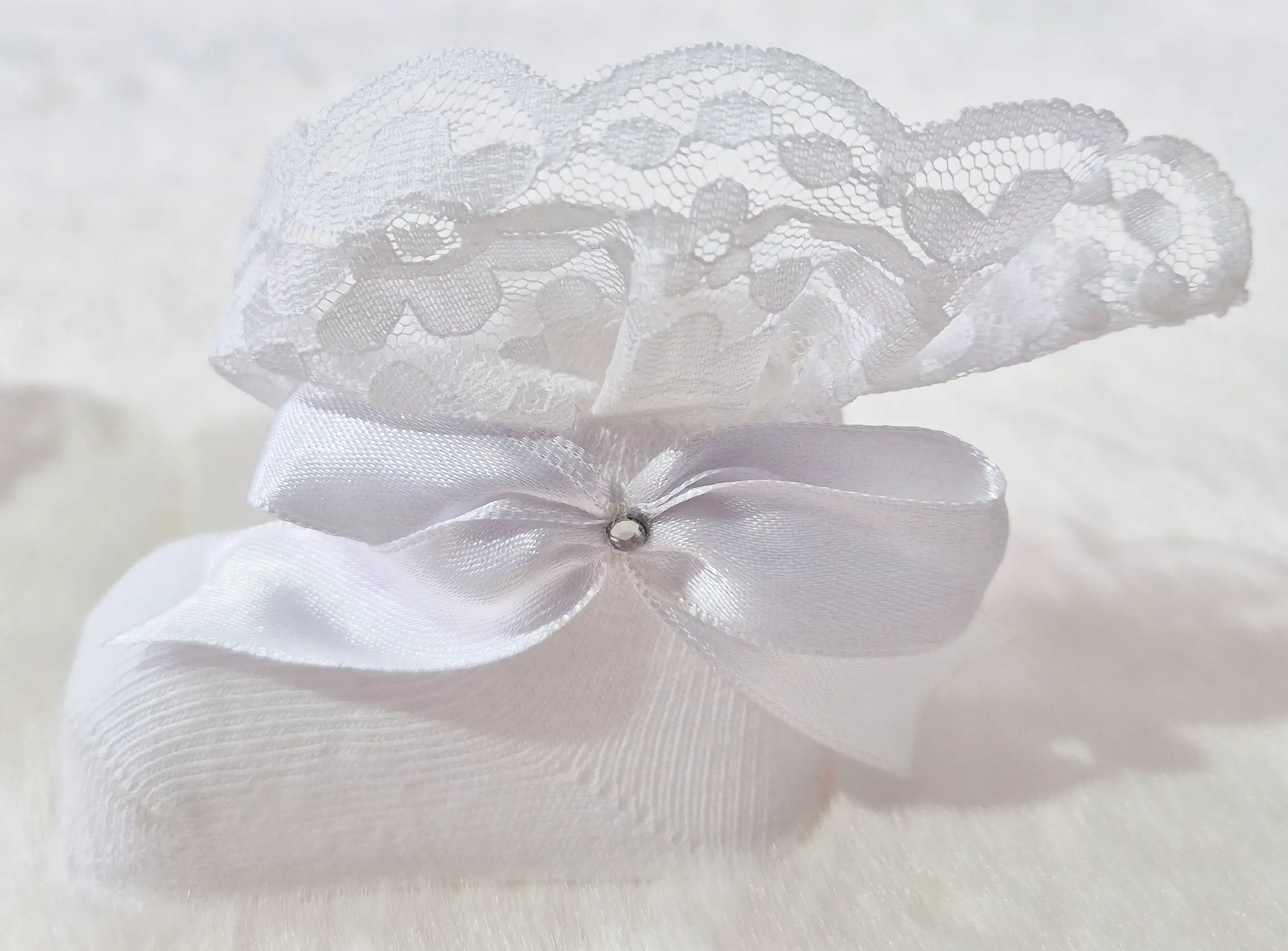 Chaussons bébé fille blancs avec dentelle et ruban Au palais des rêves