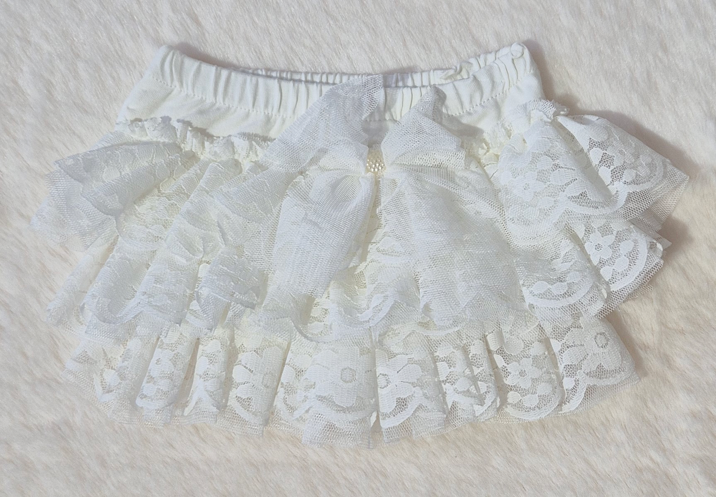 Ensemble bébé fille “Douce Dentelle Ivoire” – 3 pièces avec volants et nœuds Au palais des rêves