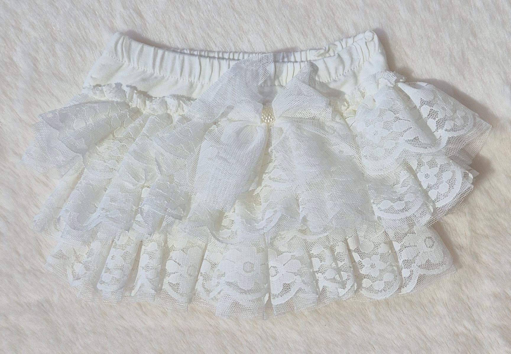 Ensemble bébé fille “Douce Dentelle Ivoire” – 3 pièces avec volants et nœuds Au palais des rêves