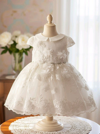 Robe de baptême bébé fille blanche avec fleurs brodées et bandeau assorti
