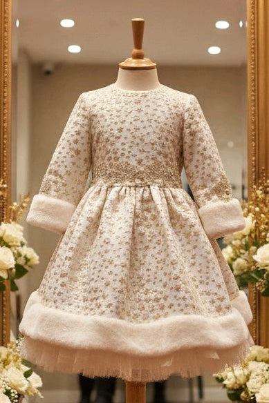 Robe fille blanche et dorée avec fourrure + serre-tête perles