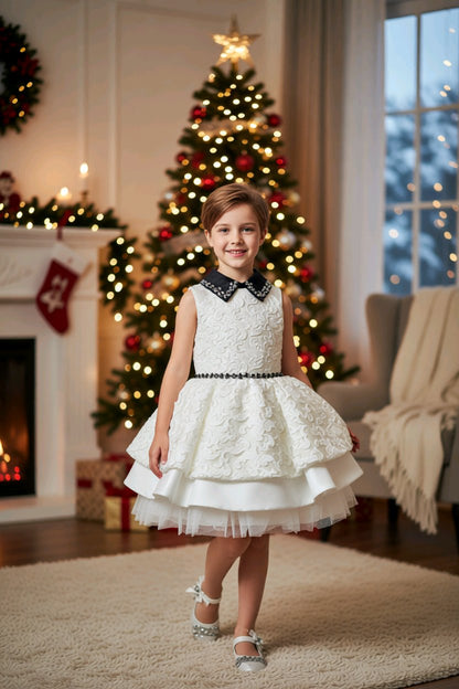 Robe fille blanche et noire à col bijou et jupe volumineuse