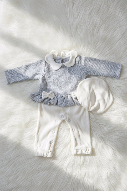 Combinaison bébé “Doux Nuage” avec béret assorti